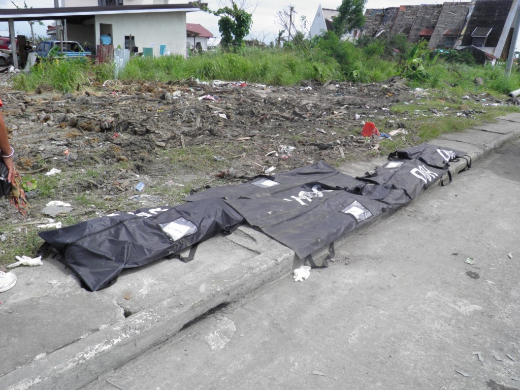 10-Tacloban-Bodies-are-still-being-found-even-three-months-later