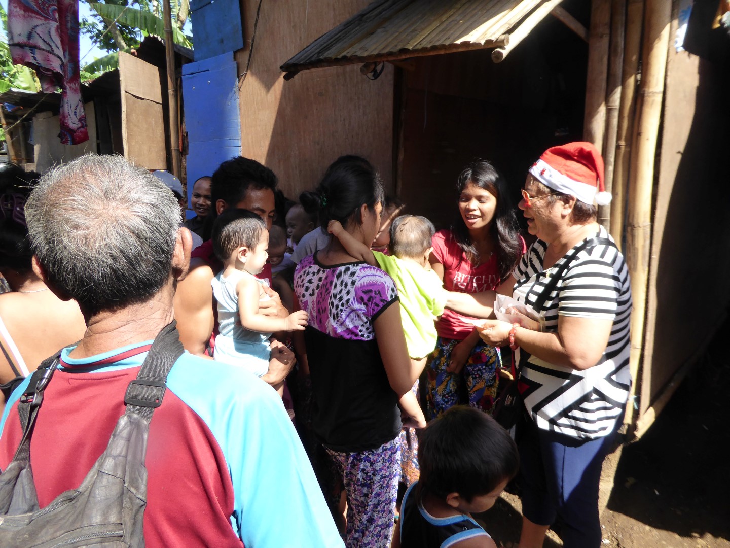 2015 12-22 Ustin 1 Betty giving to children (Large)
